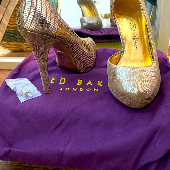 Shoes | Ted Baker Heels In Snake Skin 